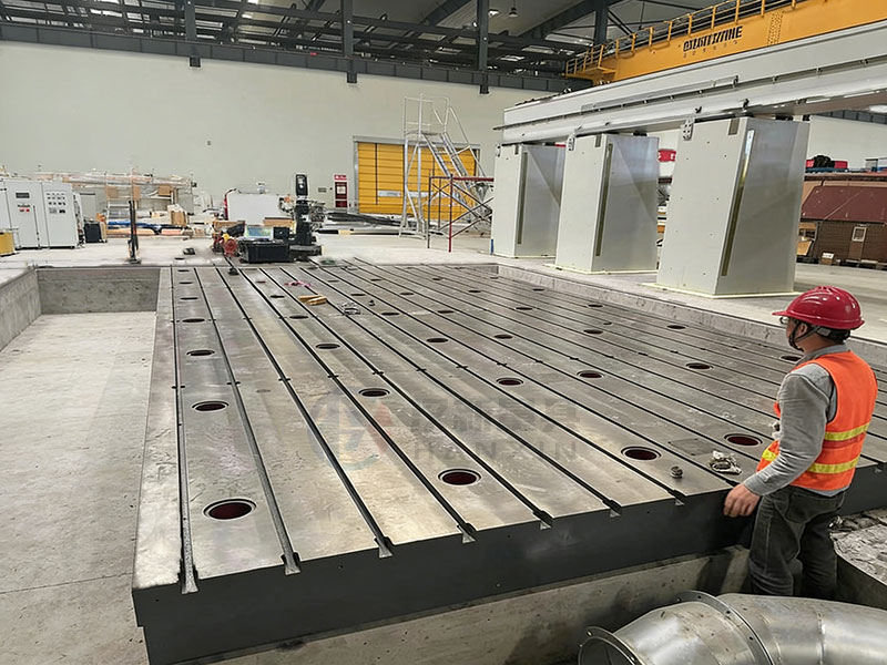 汉新铸造量具为德阳某重工设计制造的重型3000*6000mm和3000*8000mmT型槽铸铁平台产品各6块